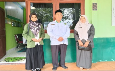 Lakukan Pembinaan, Pengawas Madrasah Tekankan Pentingnya Administrasi Guru di MTsN 2 Kepulauan Meranti