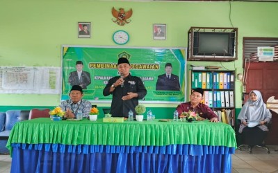 Tingkatkan Profesionalisme, Kakankemenag Kepulauan Meranti Beri Pembinaan ASN di MTsN 2 Kepulauan Meranti