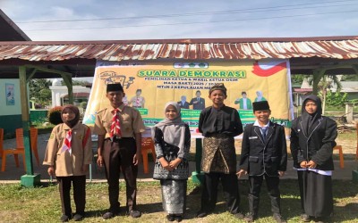 Debat Terbuka Calon Ketua dan Wakil Ketua OSIM MTsN 2 Kepulauan Meranti Ajarkan Nilai Demokrasi