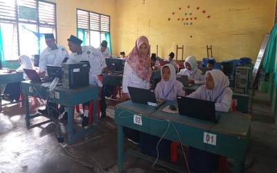 Pelaksanaan ANBK Hari Pertama di MTsN 2 Kepulauan Meranti Berjalan Tertib dan Lancar