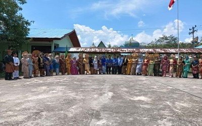 MTsN 2 Kepulauan Meranti Rayakan Hari Sumpah Pemuda ke-97 dengan Busana Adat Nusantara