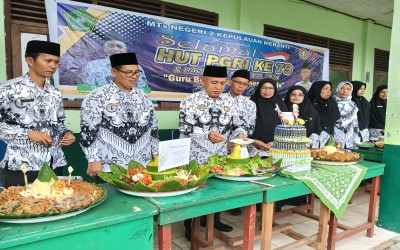 Semarak Peringatan HUT PGRI dan Hari Guru Nasional di MTsN 2 Kepulauan Meranti